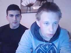 18 ans et 22 ans premiere baise a la cam